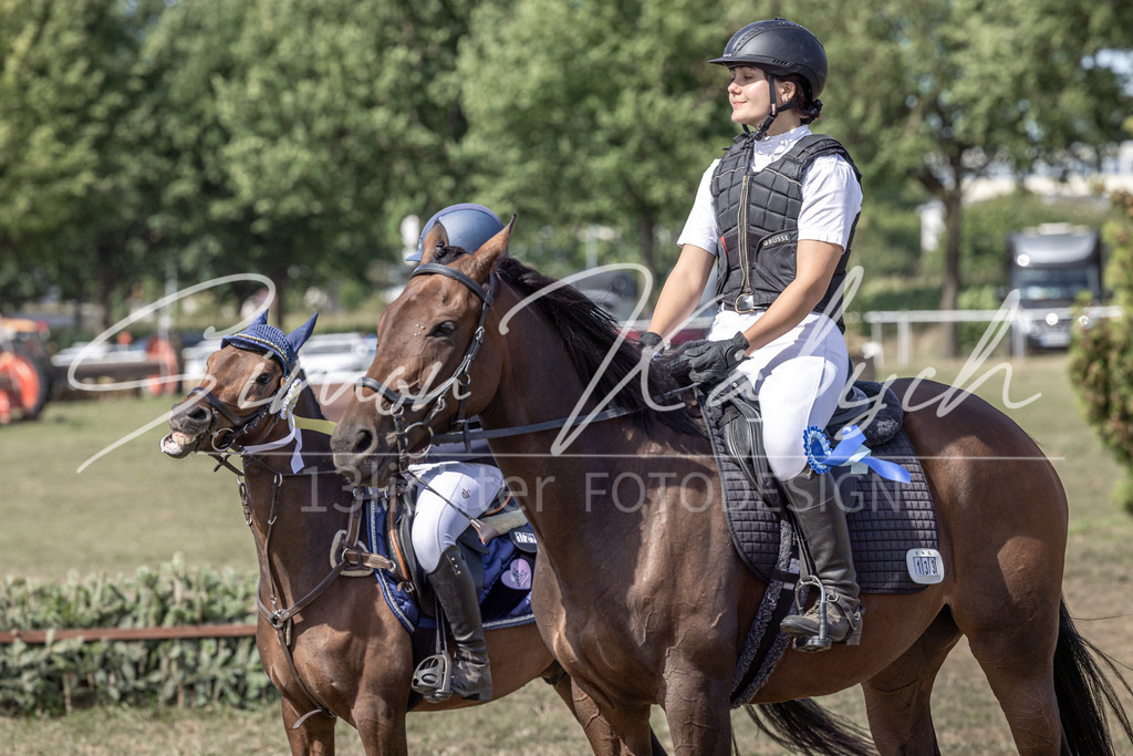 20250907-_3LI0326 | Tierfotografie Pferde, Hunde, Katzen, Haustiere.
Turnierfotografie Reitturniere, Reiten, Springreiten, Dressur in Hanau, dem Main-Kinzig-Kreis und dem Rhein-Main- Gebiet um Frankfurt