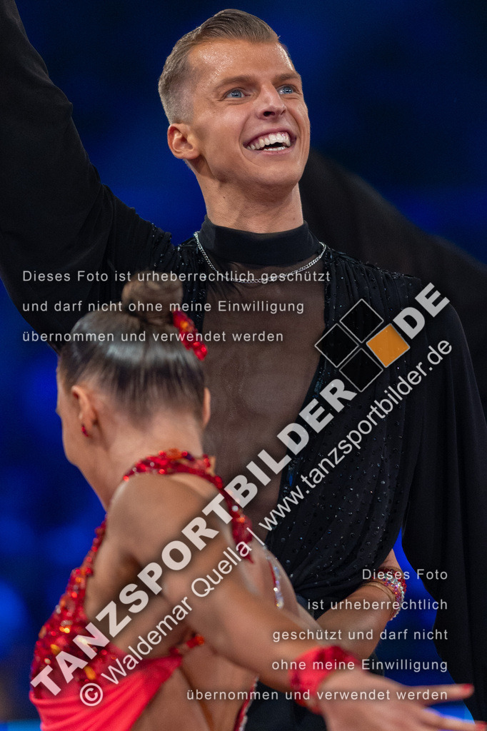 20231111-04008 | Hier finden Sie Tanz Bilder vom Latein und Standard Formationen tanzen. Sportbilder vom Tanzsport. Schöne Fotos und von Weltmeisterschaft, Europameisterschaft, Bundesliga, Regionalliga, Oberliga und Landesliga sowie von GOC Stuttgart, DanceComp, WM Bremen