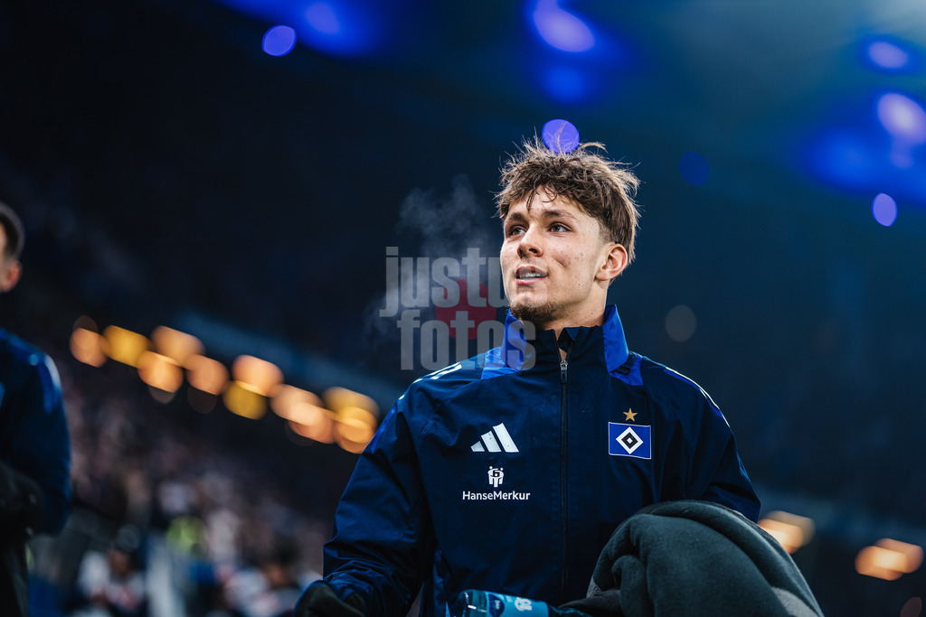 Fußball | Männer | Saison 2024/2025 | 2. Fußball-Bundesliga | 18. Spieltag | Hamburger SV vs. 1. FC Köln | 18.01.2025 | Otto Emerson Stange (#49, HSV) vor dem Spiel