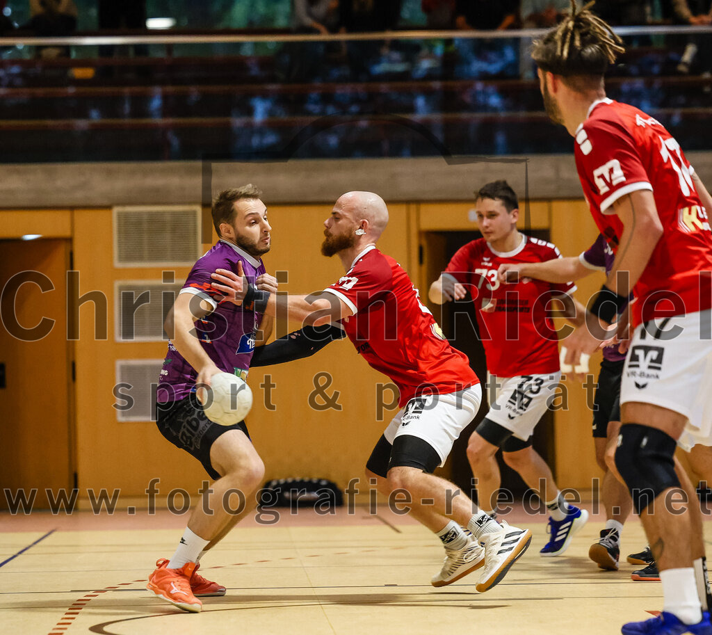 2024-10-20_072_SpVgg_Altenerding_II_gegen_TSV_Taufkirchen-Vils | Erding, Deutschland, 20.10.2024:Handball, Bezirksliga Männer Ost 2024 / 2025, 3. Spieltag, SpVgg Altenerding II gegen TSV Taufkirchen/Vils, Endergebnis: 15:20Florian Schiffel (SpVgg Altenerding, #38), Andreas Rej (TSV Taufkirchen/Vils, #69)Foto: Christian Riedel / fotografie-riedel.net