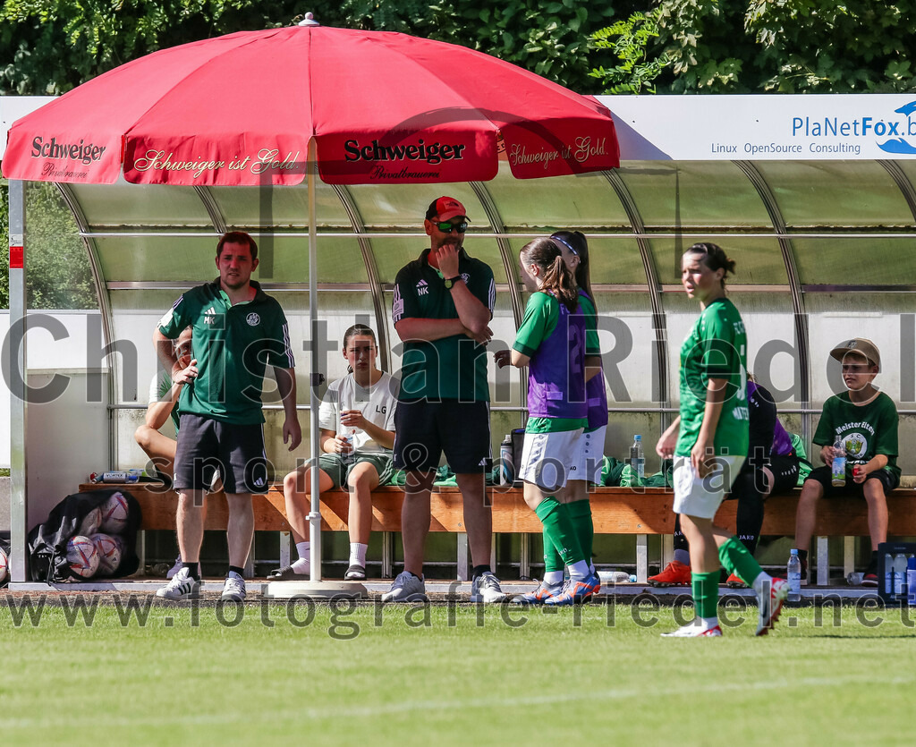 2023-09-16_005_FC_Forstern_gegen_VfL_Sindelfingen_Ladies_I | Forstern, Deutschland, 16.09.2023:
Fußball, B-Juniorinnen-Bundesliga Süd 2023 / 2024, 2. Spieltag, FC Forstern gegen VfL Sindelfingen Ladies I, Endergebnis: 4:1

Trainer Hans-Jürgen Lukschanderl (FC Forstern)

Foto: Christian Riedel / fotografie-riedel.net
