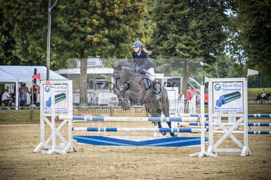 DOS_6775 | Entdecke hochwertige Reitturnierfotos von Foto Oger. Professionell, emotional und authentisch – jetzt Lieblingsmomente im Shop bestellen.Deutschlandweite Turnierfotografie. - Realisiert mit Pictrs.com