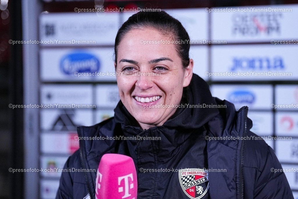 xYDR31102501001 | 31.10.2025, xydrx, Fußball, 3.Liga, FC Viktoria Köln - FC Ingolstadt 04, Saison 2025 2026, Sportpark Höhenberg: Sabrina Wittmann (Cheftrainerin FC Ingolstadt)  DFB regulations prohibit any use of photographs as image sequences and or quasi-video.