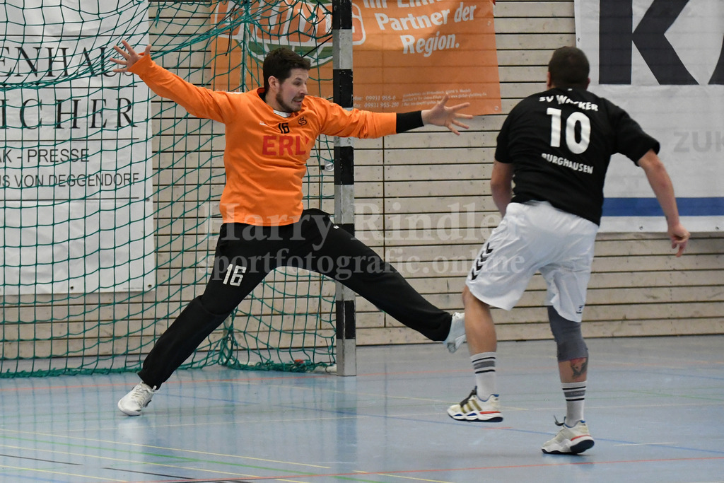 HC Deggendorf : Burghausen II | Dennis  Eberhardt (HC Deggendorf  #16) - Realisiert mit Pictrs.com