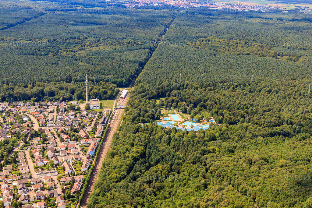 Luftbild: Badepark und Dorschberg in Wörth am Rhein im Bundesland Rheinland-Pfalz in Deutschland. Foto: IMG_31166.jpg vom 09.08.2010 durch Werner Riehm/FLY-FOTO.de