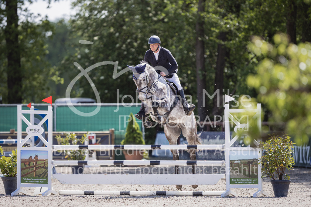 230516_Mühlen_03SprPf-A-461 | Deine schönsten Turniermomente als professionelle Fotos! Entdecke hochwertige Pferdesport-Fotografie im Online-Shop. Jetzt Fotos finden & bestellen!
