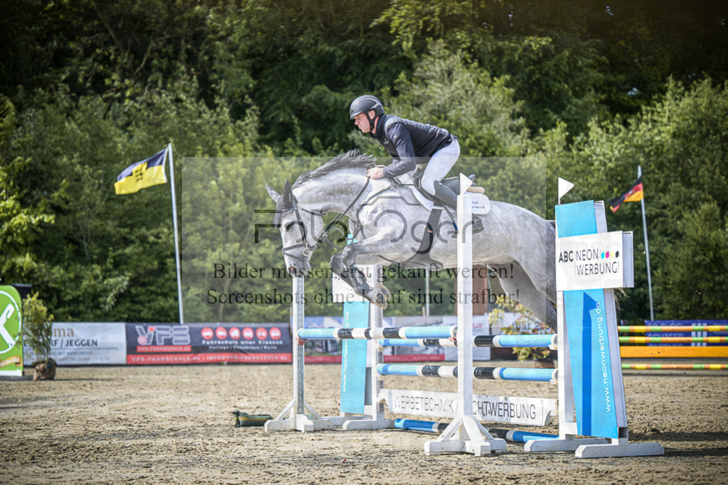 DOS_0096 | Entdecke hochwertige Reitturnierfotos von Foto Oger. Professionell, emotional und authentisch – jetzt Lieblingsmomente im Shop bestellen.Deutschlandweite Turnierfotografie. - Realisiert mit Pictrs.com