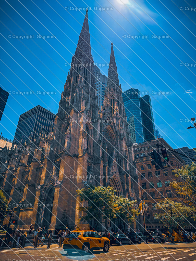 New York 5th Avenue, St. Patrick`s Catedral New York City Skyline Fotografie | NYC Wandbild | Digitale Datei | Empire State Building Poster | Stadtbild Kunst | Die St. Patrick's Cathedral in New York ist eine prächtige neugotische Kirche im Herzen von Manhattan an der 5th Avenue. Sie ist ein spirituelles und architektonisches Wahrzeichen, das sich eindrucksvoll zwischen den modernen Wolkenkratzern erhebt.