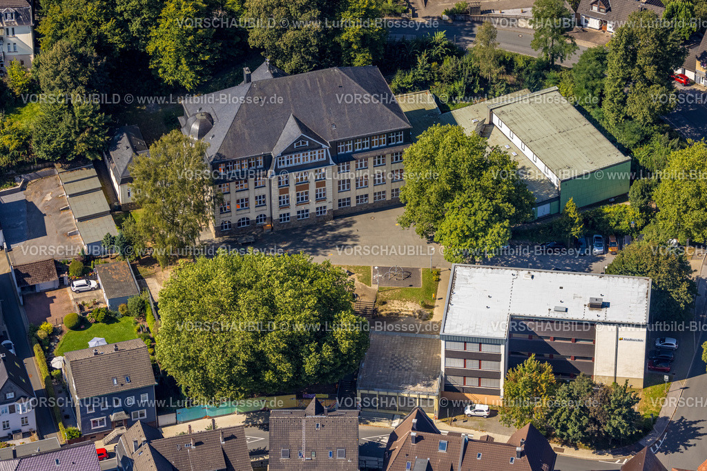 Ennepetal240814222 | Luftbild, kath. Grundschule Kirchstraße und Schulhof, Stadtarchiv, Milspe, Ennepetal, Ruhrgebiet, Nordrhein-Westfalen, Deutschland