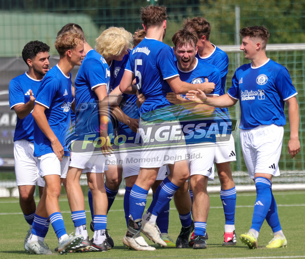SC Enger - TuS Bruchmühlen | Auf dem Bild zu sehen: blau TuS Bruchmühlen: Jubel 1:1  Bünder SV, TuS Bruchmühlen II, Saison 26/27, Kreisliga A, Enger, Deutschland - Realisiert mit Pictrs.com