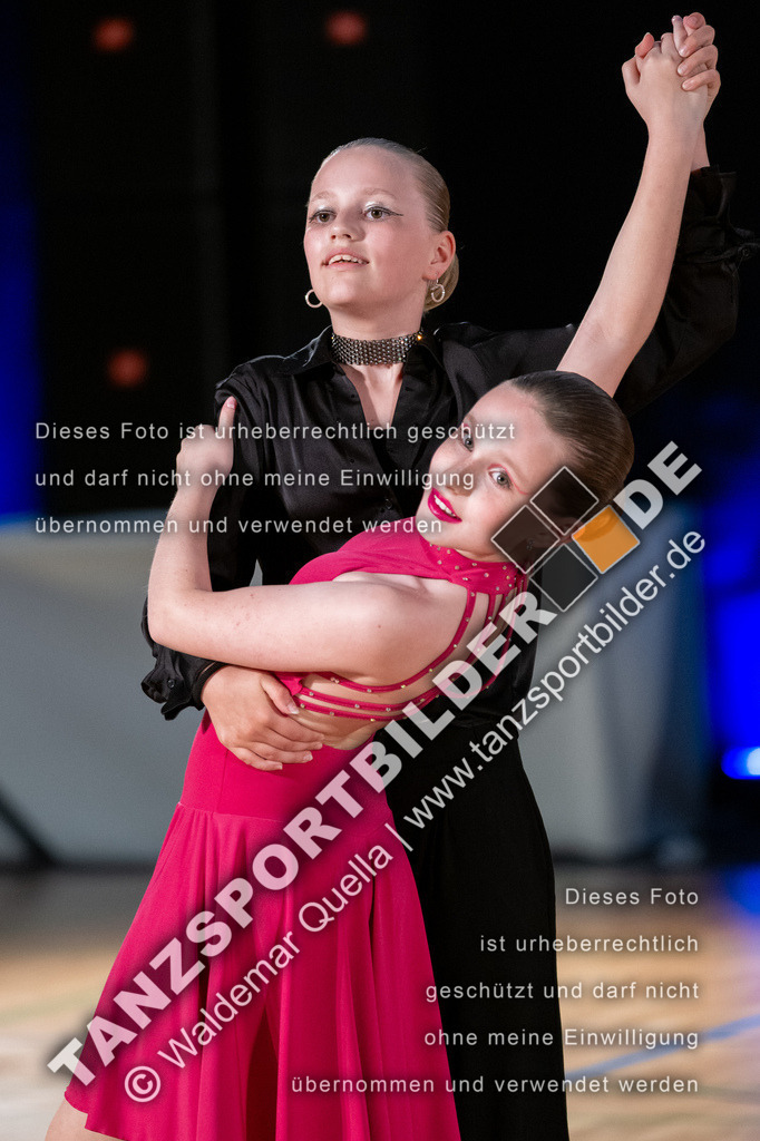 20250503-00627 | Hier finden Sie Tanz Bilder vom Latein und Standard Formationen tanzen. Sportbilder vom Tanzsport. Schöne Fotos und von Weltmeisterschaft, Europameisterschaft, Bundesliga, Regionalliga, Oberliga und Landesliga sowie von GOC Stuttgart, DanceComp, WM Bremen