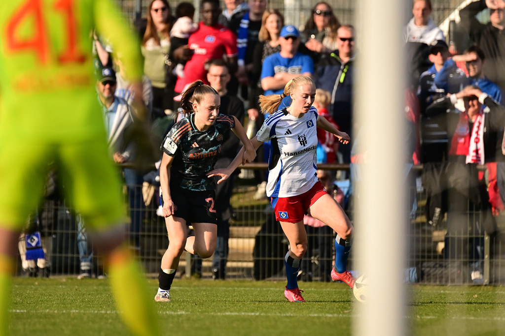 Fußball I Frauen I Saison 2024-2025 I 2. Bundesliga I 17. Spieltag I Hamburger SV - FC Bayern München II | Der Sportfotograf. - Realisiert mit Pictrs.com