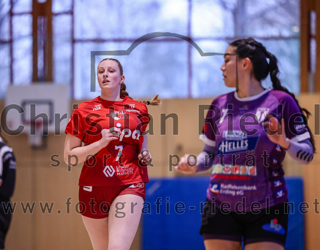 2025-02-22_098_SpVgg_Altenerding_gegen_TG_Landshut | Erding, Deutschland, 22.02.2025:Handball, Bezirksoberliga Frauen Altbayern 2024 / 2024, 15. Spieltag, SpVgg Altenerding gegen TG Landshut, Endergebnis: 25:22Nora Nieth (TG Landshut, #7), Michelle Gruber (SpVgg Altenerding, #7)Foto: Christian Riedel / fotografie-riedel.net