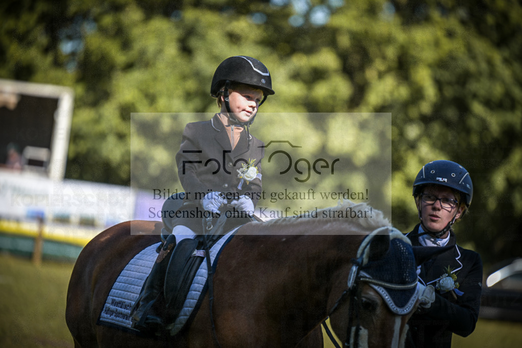 DOS_0004 | Entdecke hochwertige Reitturnierfotos von Foto Oger. Professionell, emotional und authentisch – jetzt Lieblingsmomente im Shop bestellen.Deutschlandweite Turnierfotografie. - Realisiert mit Pictrs.com