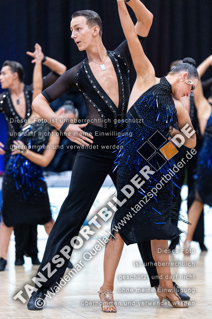 20240406-11632 | Hier finden Sie Tanz Bilder vom Latein und Standard Formationen tanzen. Sportbilder vom Tanzsport. Schöne Fotos und von Weltmeisterschaft, Europameisterschaft, Bundesliga, Regionalliga, Oberliga und Landesliga sowie von GOC Stuttgart, DanceComp, WM Bremen