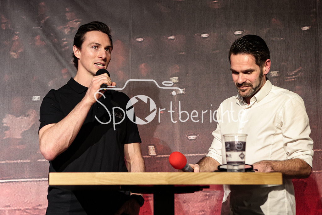 Saisonabschluss Augsburger Panther | Adam PAYERL verabschiedes sich von den Fans bei der Saisonabschlussfeier / Alex KUNZ