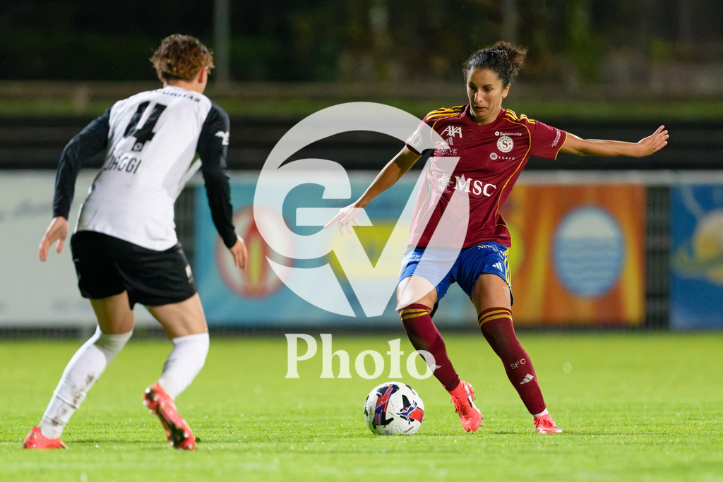 DZ9_5059_c | Switzerland: AXA Womens Super League 2025/26, Servette FC Chenois Feminin vs FC Aarau Frauen - Stade des Trois-Chene, Chene-Bourge: $Ghoutia Habiba Karchouni (10 Servette FC Chenois Feminin) under pressure of Andrea Jaggi (4 FC Aarau Frauen) 