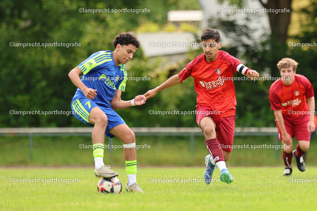 Fußball I Junioren I Kreispokal Lübeck I Finale I JSG Concordia Lübeck - TSV Siems I 09.06.2025.109 | v.l. Yesin El-Gafsi (7, JSG Concordia Lübeck), Adam Ageed (7, TSV Siems) - Realisiert mit Pictrs.com