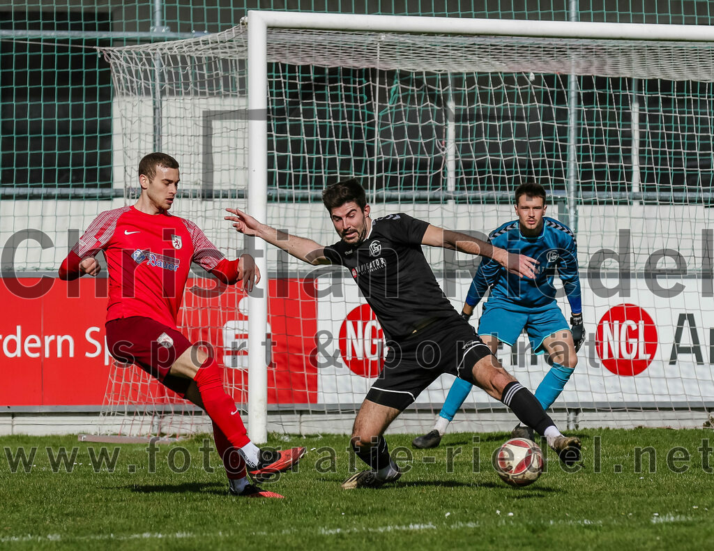 2024-02-24_079_FC_Schwaig_gegen_TSV_1880_Wasserburg | Oberding, Deutschland, 24.02.2024:
Fußball, 2. Runde Qualifikation TOTO-Pokal 2023 / 2024, 1. Spieltag, FC Schwaig gegen TSV 1880 Wasserburg, Endergebnis: 2:3

Daniel Yordanov (TSV 1880 Wasserburg, #17), Johannes Empl (FC Schwaig, #14), Torwart Philipp Strunk (FC Schwaig, #30)

Foto: Christian Riedel / fotografie-riedel.net