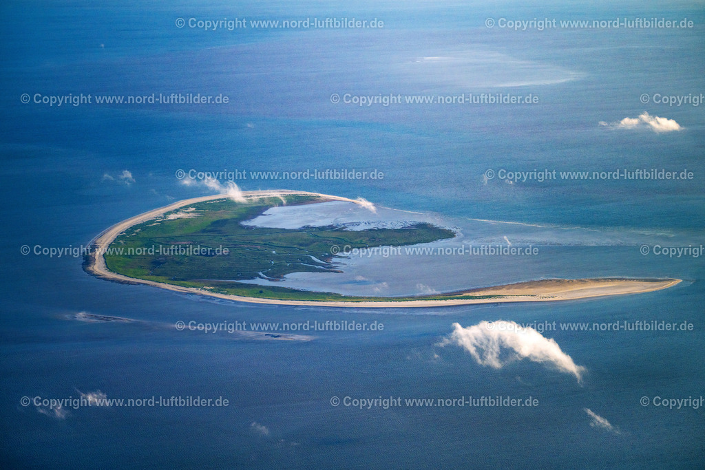 Trischen_ELS_2265100623 | FRIEDRICHSKOOG 10.06.2023 Blick auf die unter Naturschutz stehende Insel Trischen mit Wattenmeer in der Nordsee im Bundesland Schleswig-Holstein. // View of the nature preserved island Trischen with the Wadden Sea in the North Sea. Foto: Martin Elsen