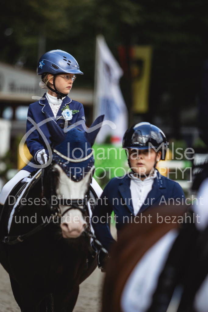 240915_OWLCh_FuehrzuegelWB-681 | Deine schönsten Turniermomente als professionelle Fotos! Entdecke hochwertige Pferdesport-Fotografie im Online-Shop. Jetzt Fotos finden & bestellen!