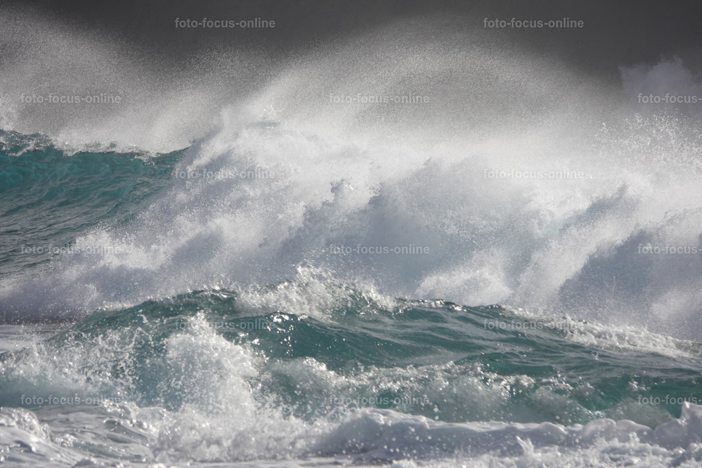 Wild waves | Atlantic breakwater