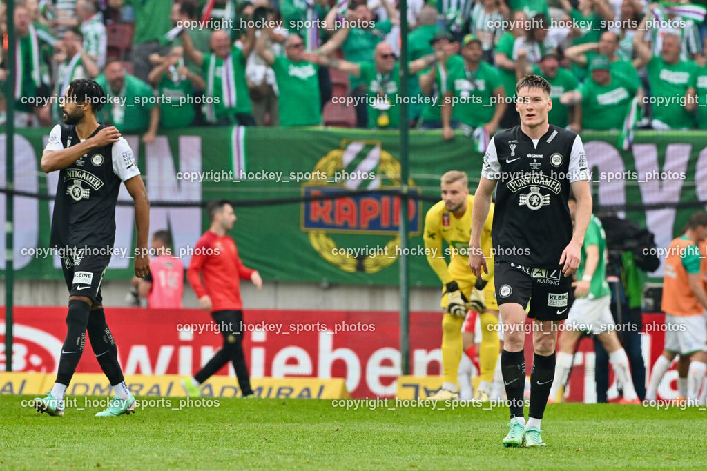 SK Puntigamer Sturm vs. SK Rapid Wien Siegerehrung, Impressionen | #5 Gregory Wüthrich SK Sturm, #28 David Schnegg, SK Puntigamer Sturm vs. SK Rapid Wien Siegerehrung, Impressionen, SK Puntigamer Sturm vs. SK Rapid Wien Siegerehrung, Impressionen am 01.05.2024 in Klagenfurt (Wörthersee Stadion ), Austria, (Photo by Bernd Stefan)