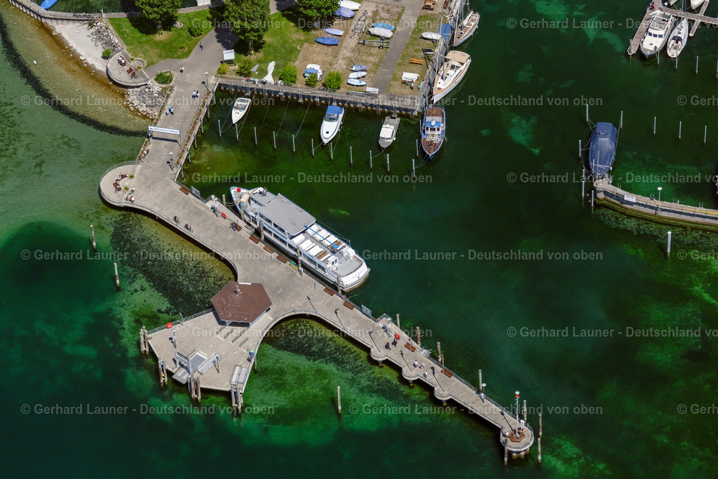 4027734 | UHLDINGEN-MüHLHOFEN 17.05.2020 Passagier- und Fahrgast- Schiff " Das Mainau-Schiff " an der Anlegestelle auf dem Bodensee im Ortsteil Unteruhldingen in Uhldingen-Mühlhofen am Bodensee im Bundesland Baden-Württemberg, Deutschland. // Passenger ship " Das Mainau-Schiff " at the landing stage on Lake Constance in the district Unteruhldingen in Uhldingen-Muehlhofen on Lake Constance in the state Baden-Wuerttemberg, Germany. Foto: Gerhard Launer