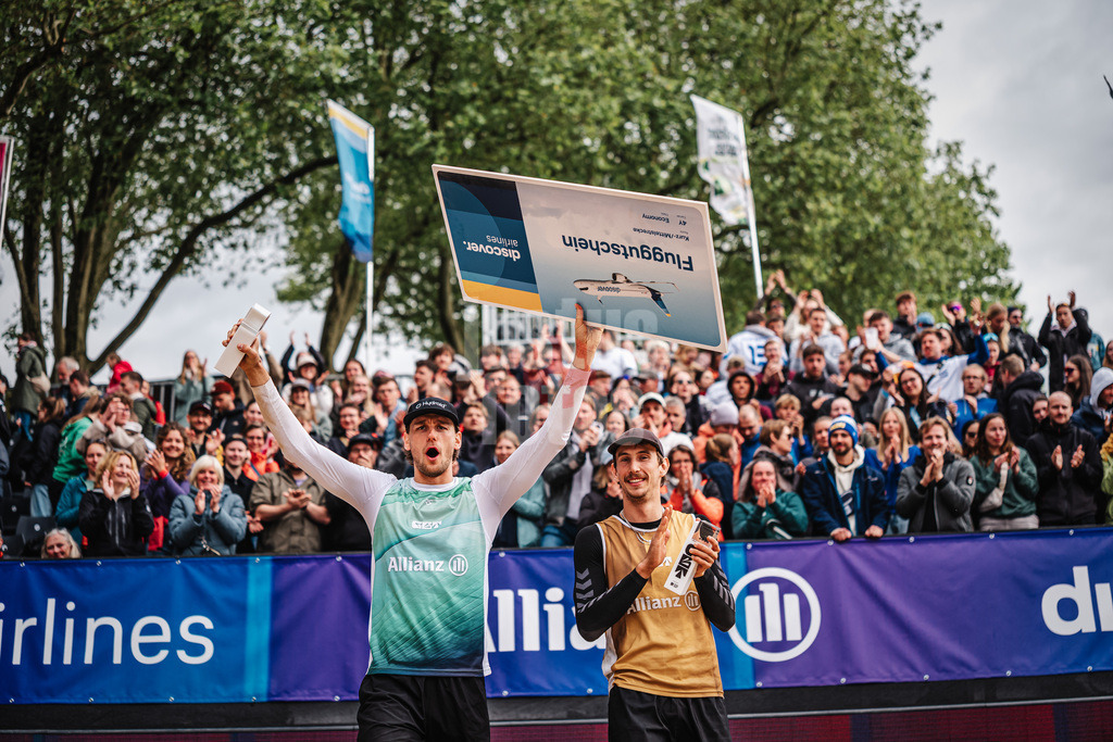 Beachvolleyball | Männer | Allianz German Beach Tour 2026 | Tourstop Düsseldorf | 17.05.2026 | v.l. Paul Henning und Lukas Pfretzschner gewinnen das Turnier in Düsseldorf