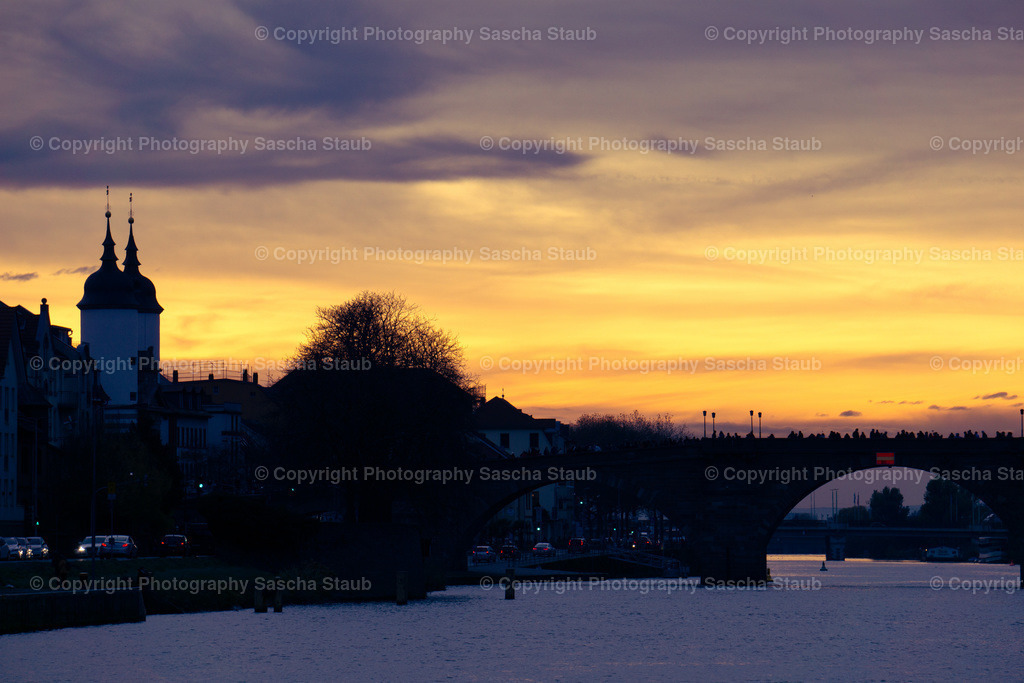 Sonnenuntergang in Heidelberg | Willkommen im Shop von Photography Sascha Staub. Hier findest du alle Fotos und Medieninhalten von Sascha Staub. In diesem Shop kannst du Lizenzen zu den Fotos, Drucke und Gutscheine für den Shop erwerben.  - Realisiert mit Pictrs.com