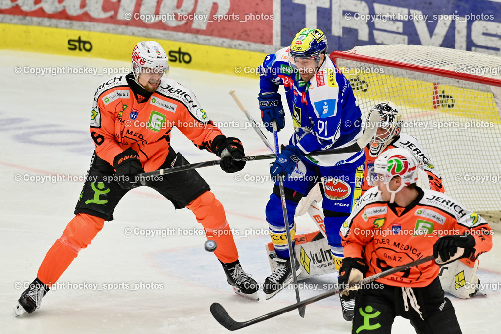 EC IDM WÄRMEPUMPEN VSV vs. MOSER MEDICAL GRAZ99ERS | #18 Paul Stapelfeldt Graz 99ers, #91 Nick Hutchison EC VSV, #33 Maxime Lagacé Graz 99ers, EC IDM WÄRMEPUMPEN VSV vs. MOSER MEDICAL GRAZ99ERS, EC IDM WÄRMEPUMPEN VSV vs. MOSER MEDICAL GRAZ99ERS am 12.03.2026 in Villach (Stadthalle Villach), Austria, (Photo by Bernd Stefan)