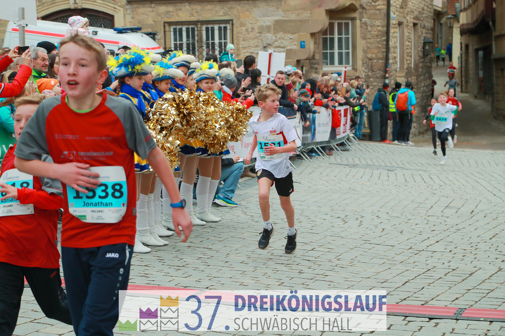 Stadtwerke Jugendlauf 1700m | 3 Koenigslauf 2023 - Realisiert mit Pictrs.com
