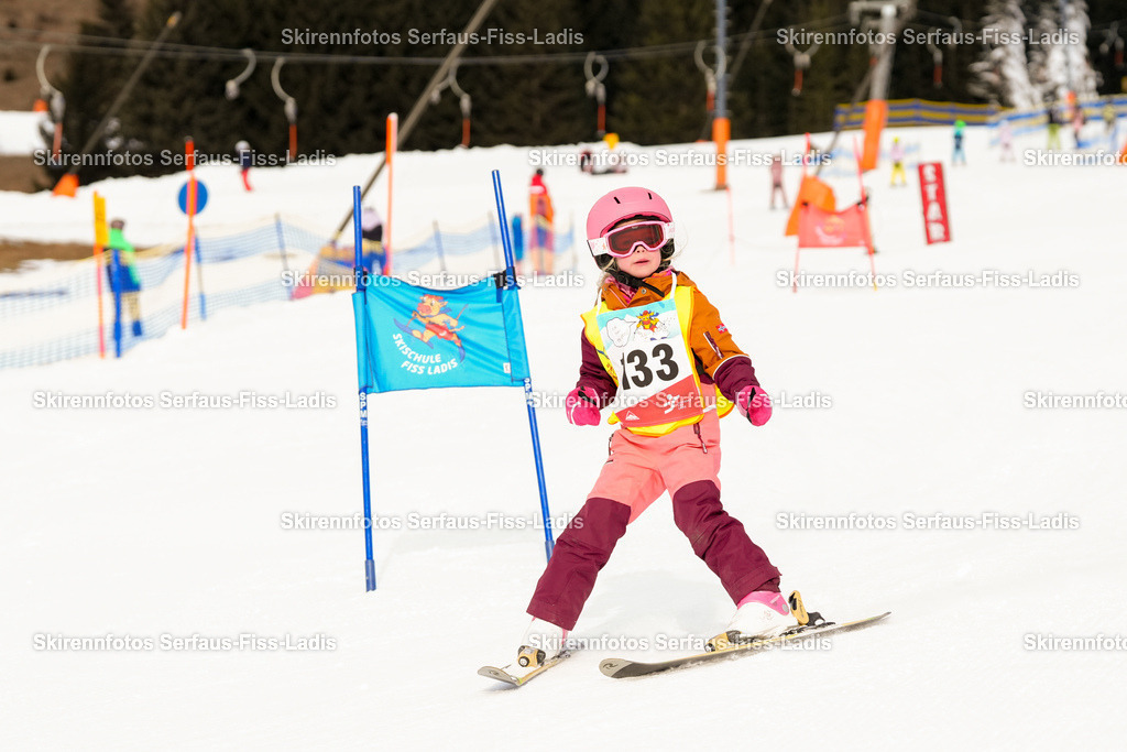 SRF_02.01.2026_0097 | Skirennfotos,Serfaus,Fiss,Ladis,Kinderskirennen,Winter,Tirol,Oberland,skirace,SFL,feelfree,weil wir's genießen,ski,Ski,skifahren,Sonnenplateau, - Realisiert mit Pictrs.com