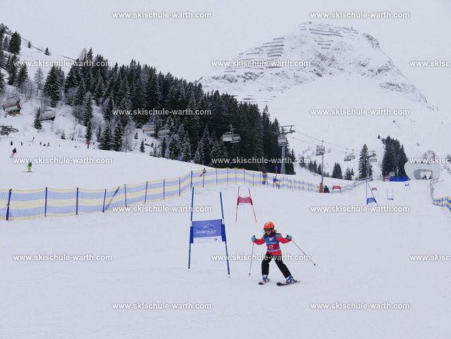 Julia (2) | Photos von der Skischule Warth - Realisiert mit Pictrs.com