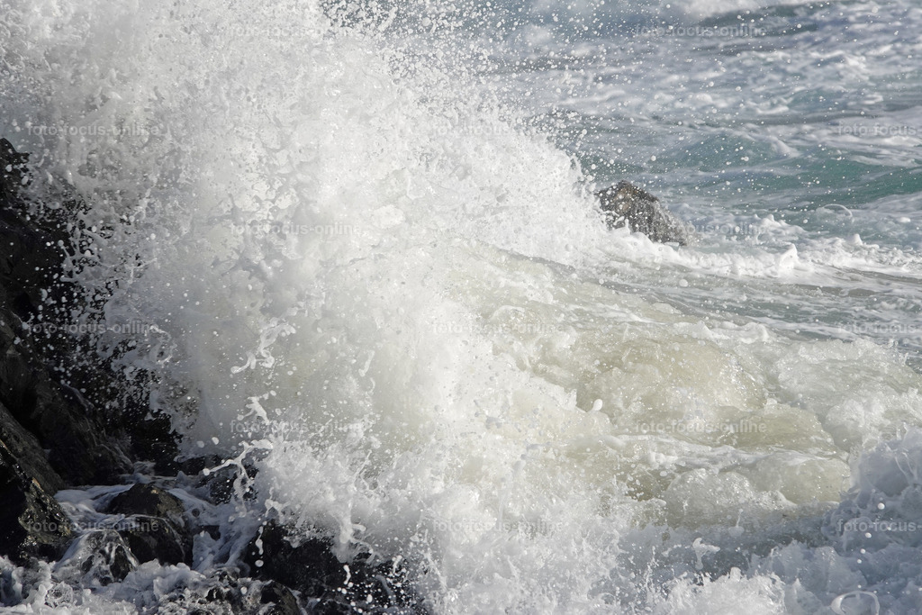 Wild waves | Atlantic breakwater