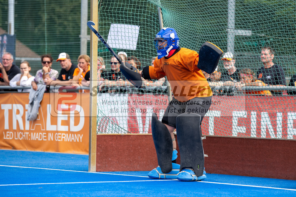 SFE_20240818_0224 | Krefeld, Deutschland, 18.08.2024:  European Cup for Recreational Hockey Players im KTHC Stadion Rot-Weiss Köln Tennis and Hockey Club am 18.08.2024 in Krefeld, Deutschland. (Foto von Stephan Fehrmann)Krefeld, Germany, 18.08.2024: European Cup for Recreational Hockey Players in KTHC Stadion Rot-Weiss Köln Tennis and Hockey Club at 18.08.2024 in Krefeld, Deutschland. (Foto from Stephan Fehrmann)