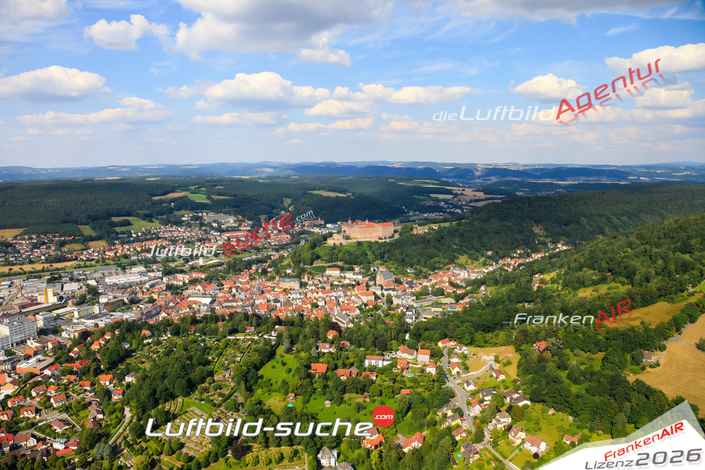 Die Luftaufnahme der Stadt Kulmbach wurde vom UL-Flugzeug heraus erstellt ( keine Drohne )- hohe Auflösung für beste Qualität