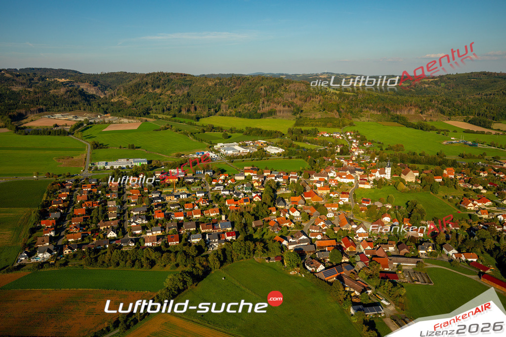 Das Luftbild zeigt :  Rugendorf - Die Luftaufnahme wurde 2023 vom UL-Flugzeug aus erstellt ( keine Drohne ) - Hochauflösende Luftaufnahme - Für grossformatige Ausdrucke geeignet. Die Geschenkidee !Mit Lizenz und Bildrechte bestellbar