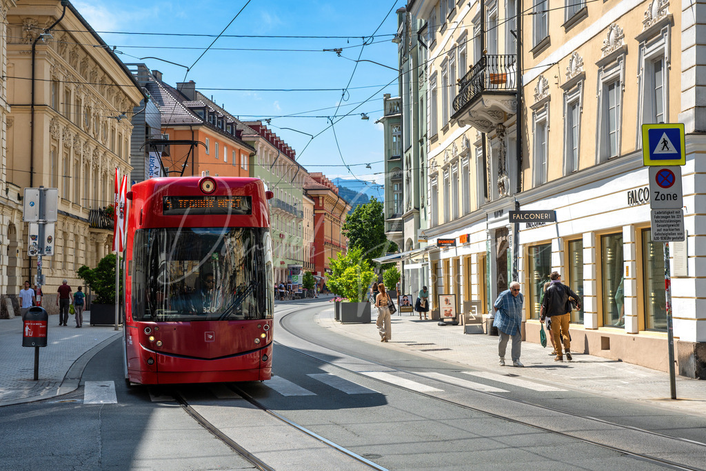 Maria-Theresien-Straße | 5er Straßenbahn in der südlichen Maria-Theresien-Straße