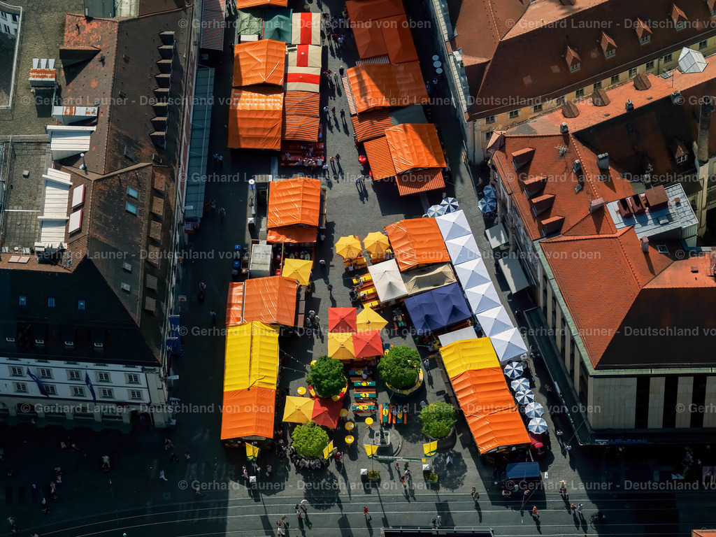 3651010 | Weindorf mit seinen bunten Ständen auf dem Oberen - und Unterem Markt