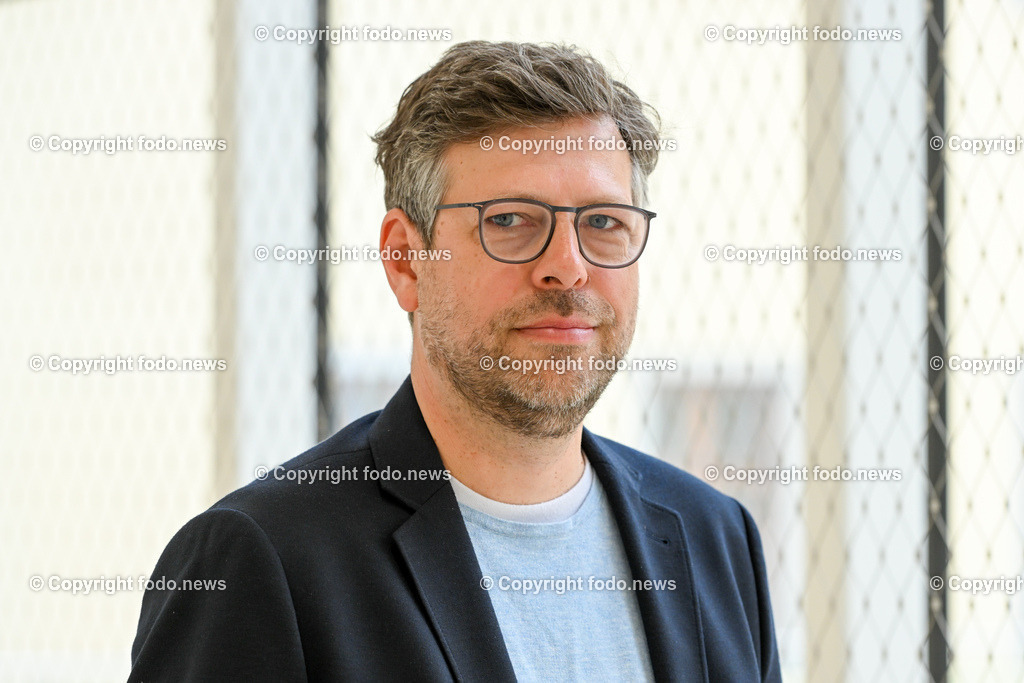 Mediengespraech KPOe Ooe_ Kampagne-Eine Nacht-S-Bahn für Ooe_ 16.05.2023-5 | 16.05.2023, Presseclub Linz, AUT, Mediengespraech KPOe OOe, Vorstellung der Kampagne-Eine Nacht-S-Bahn für OOe, im Bild GR Michael Schmida (KPOe, Stv. Landessprecher KPOe OOe)