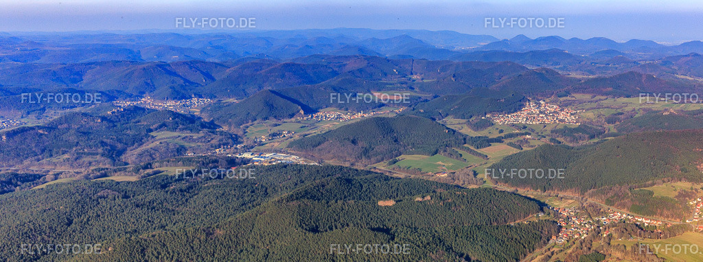 Panorama des Wieslautertals | Luftbild: Panorama des Wieslautertals in Dahn im Bundesland Rheinland-Pfalz in Deutschland. Foto: IMG_086749-Pano.jpg vom 26.03.2016 durch Werner Riehm/FLY-FOTO.de - Realisiert mit Pictrs.com