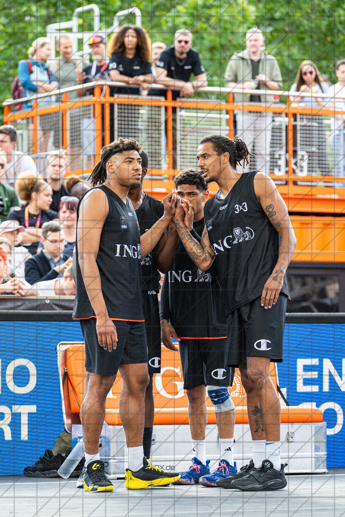 DIE FINALS 2025 | Dt. Meisterschaft 3x3   | 1/2 Finale Männer / Skyliners (orange) vs. Der Stamm (black) //  02.08.25: DIE FINALS 2025 | Dt. Meisterschaft 3x3   / Dresden / Deutschland  //   CREDIT:www.bullenfotos.de, Martin König, Hörner Weg 40, D-49078 Osnabrück, +4917663732967 // Nutzung und Weitergabe nur zu den vereinbarten Zwecken. Presseanfragen an Ersteller. Alle Rechte beim Ersteller. Honorierung nach MFM. - Realisiert mit Pictrs.com
