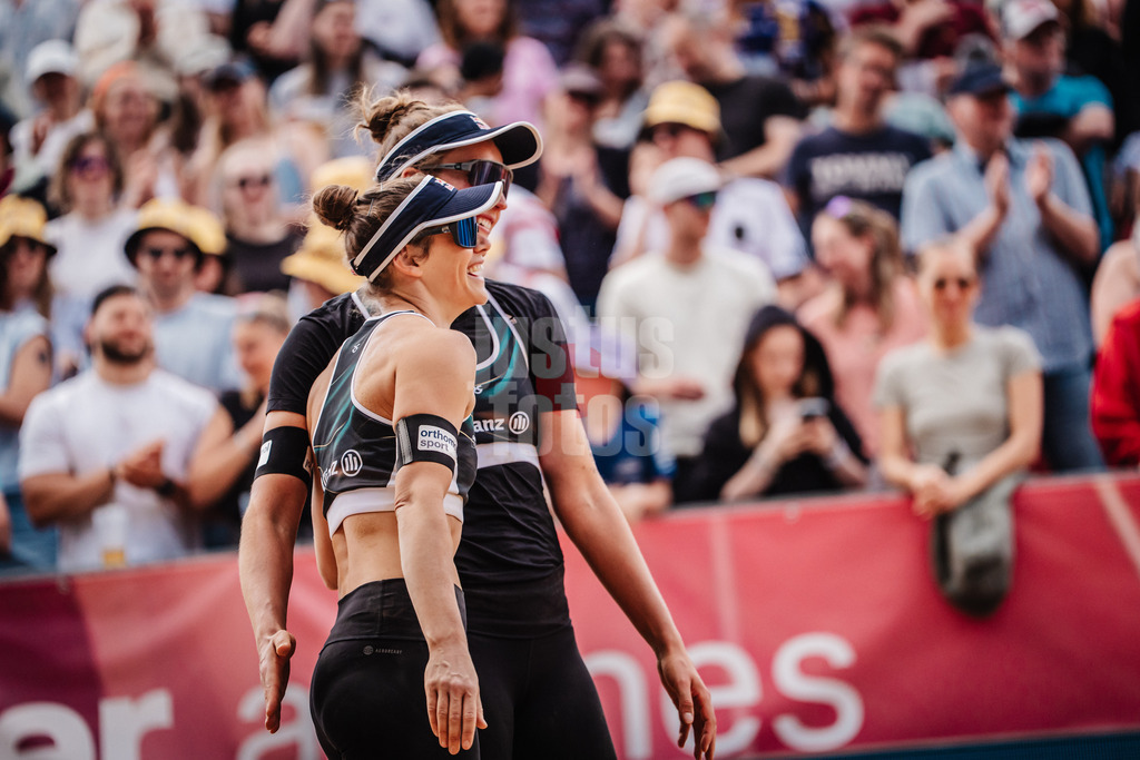 Beachvolleyball | Frauen | Allianz German Beach Tour 2025 | Tourstop Düsseldorf | 17.05.2025 | v.l. Cinja Tillmann und Svenja Müller jubeln