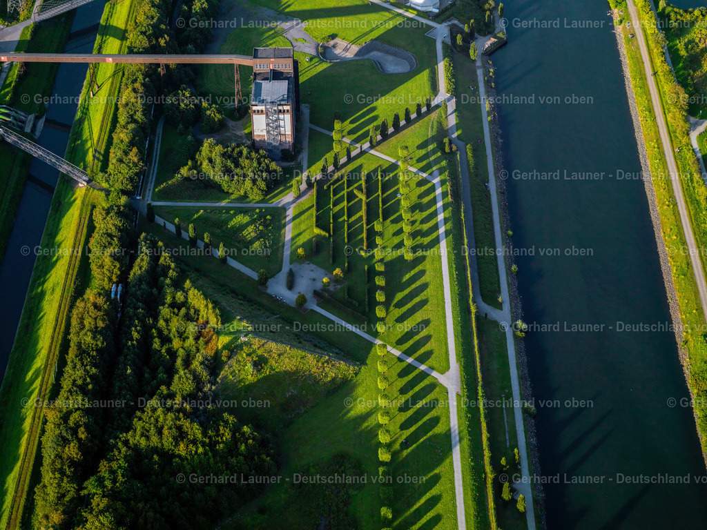 2996248 | Der Nordsternpark ist ein Landschaftspark auf dem Gelände der ehemaligen Zeche Nordstern in Gelsenkirchen. Nach Stilllegung der Zeche Nordstern im Jahr 1993 wurde das Betriebsgelände grundsaniert und in einen Landschaftspark verwandelt. 1997 fand im Park die Bundesgartenschau statt