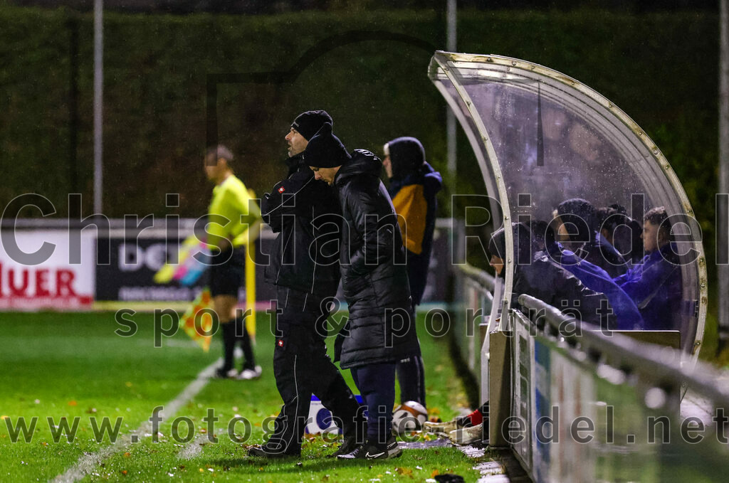 2023-11-17_029_FC_Schwaig_gegen_SpVgg_Feldmoching | Oberding, Deutschland, 17.11.2023:
Fußball, Landesliga Südost 2023 / 2024, 21. Spieltag, FC Schwaig gegen SpVgg Feldmoching, Endergebnis: 1:1

Trainer Helmut Leidenberger (SpVgg Feldmoching)

Foto: Christian Riedel / fotografie-riedel.net