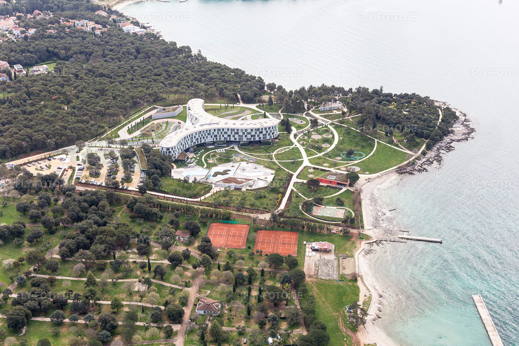 Luftbild: Ortsansicht in Rovinj im Bundesland Gespanschaft Istrien in Kroatien. – Foto: IMG_105956.jpg vom 13.04.2018 durch Werner Riehm/FLY-FOTO.de – Auflösung des Originals: 5472 x 3648 px