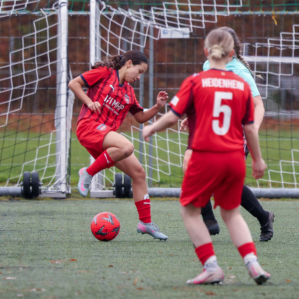 FCHWAS_251102_4757 | 1.FC Heidenheim 1846 II vs. SGM DJK-SV Wasseralfingen/Neuler, Fußball, Frauen, Bezirksliga, 2025/2026, 8. Spieltag, 02.11.2025 in Mergelstetten (Foto: Michael Bulling) - Realisiert mit Pictrs.com