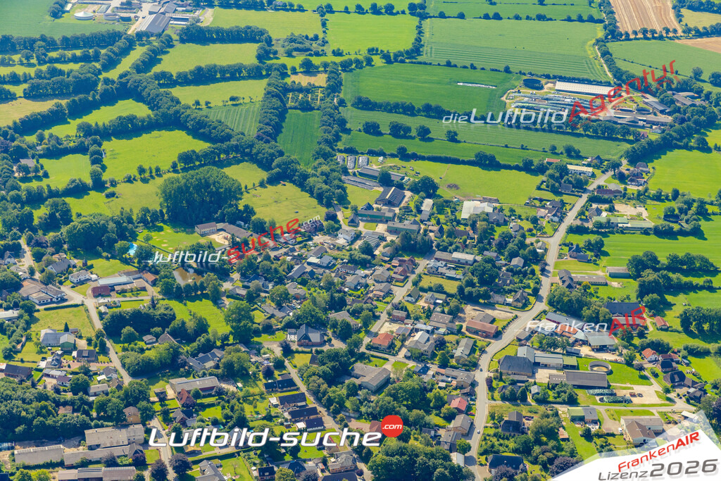 Bild der Stadt Dellstedt - Die Luftaufnahme wurde 2025 vom UL-Flugzeug heraus erstellt ( keine Drohne ) - Hochauflösende Luftaufnahme - für professionelle Ausdrucke geeignet. Die Geschenkidee !Hier alle&nbsp;Infos zur Lizenzierung der LuftaufnahmeWir fliegen auch dieses Jahr wieder in Ihre Region um Luftbilder zu erstellen.- Luftbild anfragen