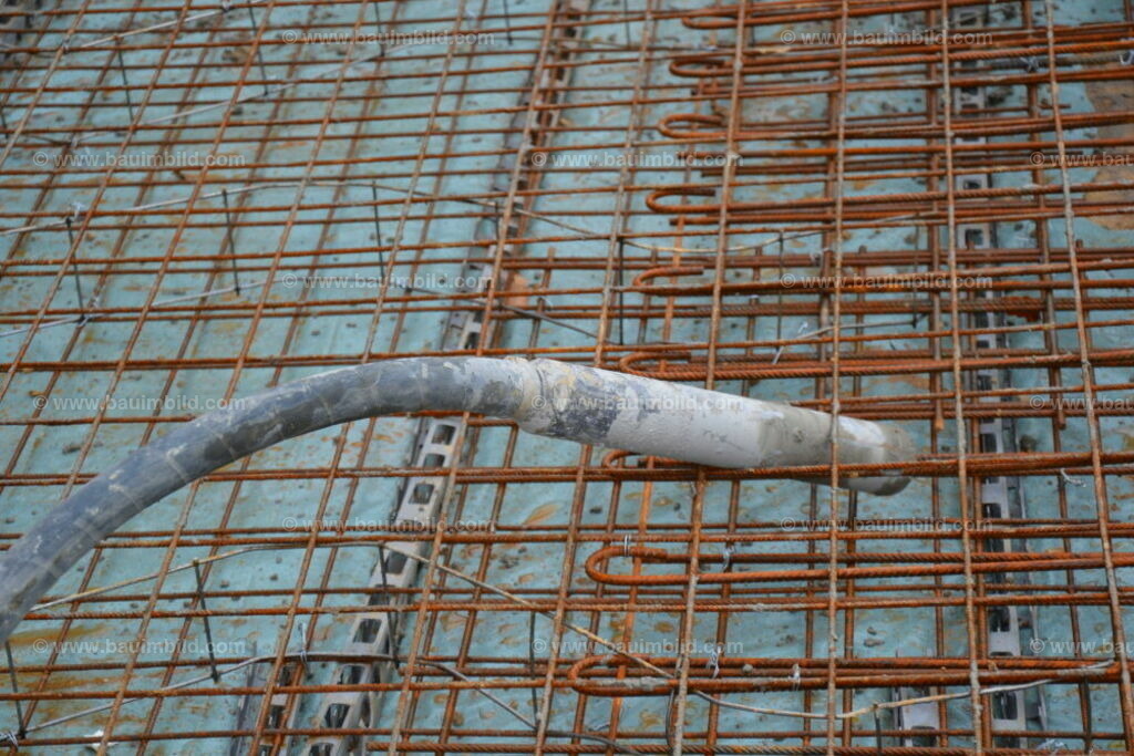 bib-lg04-betonarbeiten-0412 | Nach LV-Leistungsgruppen sortierte Detailfotos über den Bau eines Hauses. Alle Hausbau-Bilder direkt vom Urheber und Autor der Website Haus-Selber-Bauen.com